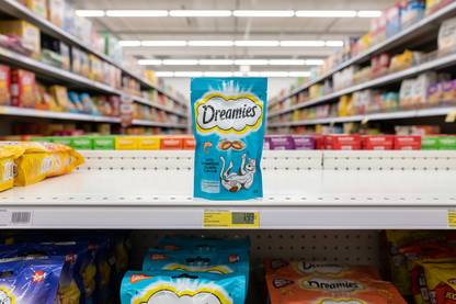 8 x Dreamies Salmon Cat Treats 60Gm